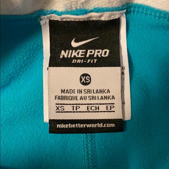 Lightly Used Women’s Aqua Nike Leggings XS - Picture 2 of 8